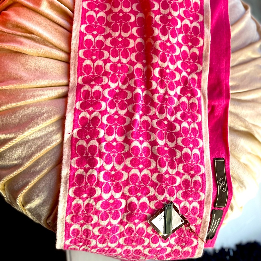 NWT Coach Signature Pink Merino Wool Scarf